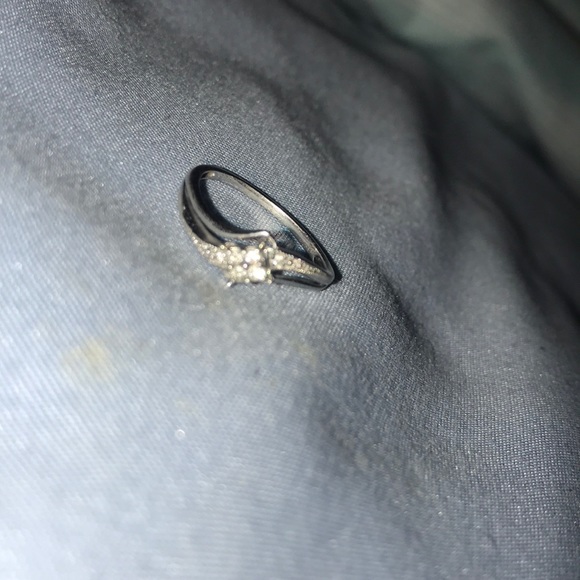 Diamond ring - Picture 2 of 2